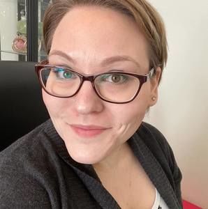 Meet your Posher, Crystal